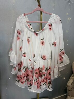 Blush Romper Lined Bell Sleeves Size Large